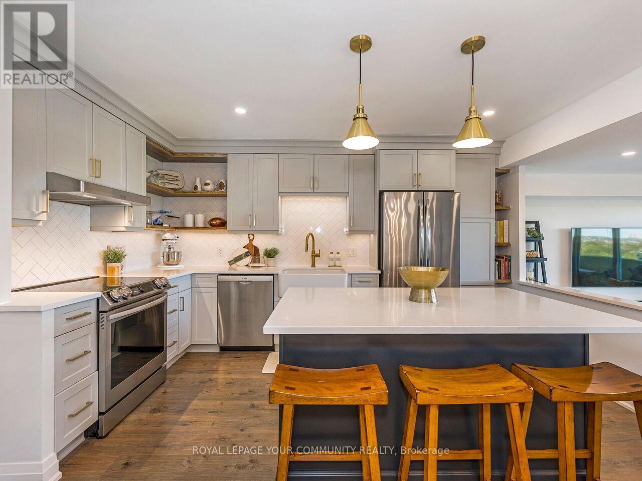 2012 - 270 Scarlett Road, Toronto, Ontario  M6N 4X7 - Photo 2 - W12438559