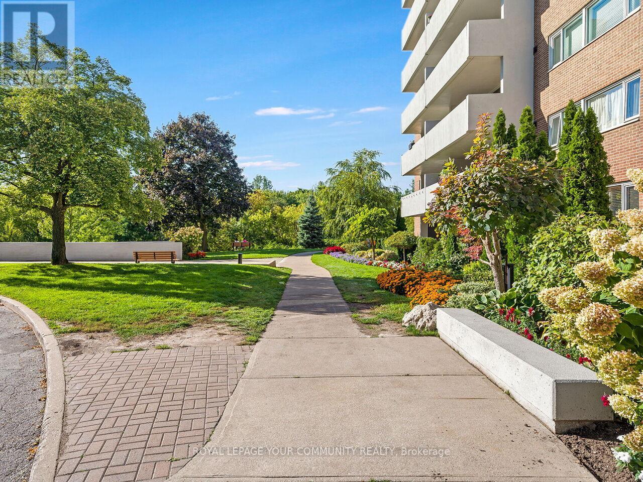 2012 - 270 Scarlett Road, Toronto, Ontario  M6N 4X7 - Photo 37 - W12438559