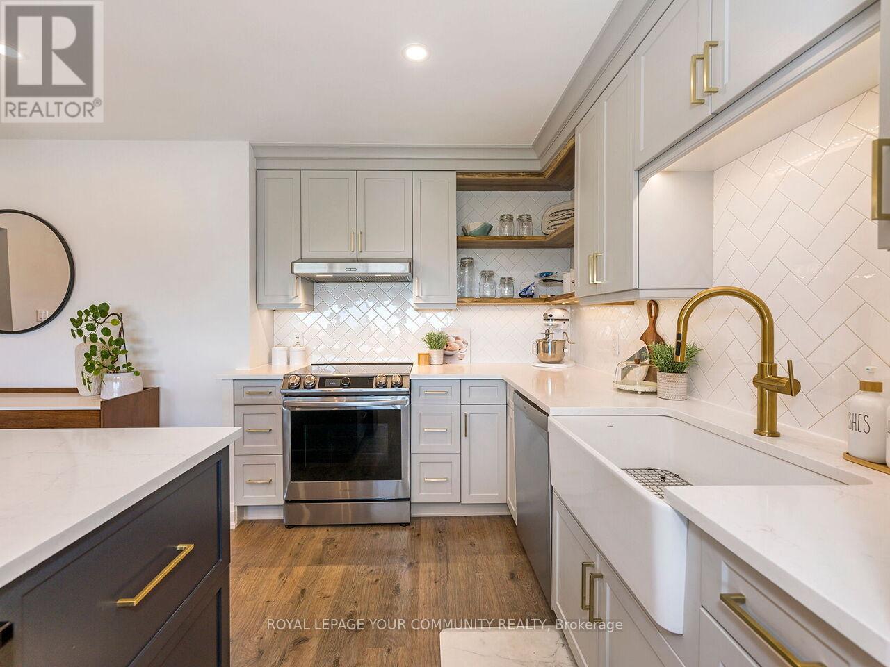 2012 - 270 Scarlett Road, Toronto, Ontario  M6N 4X7 - Photo 4 - W12438559