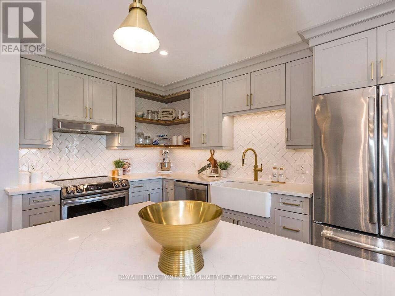 2012 - 270 Scarlett Road, Toronto, Ontario  M6N 4X7 - Photo 5 - W12438559