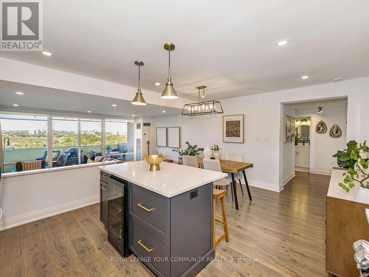 2012 - 270 Scarlett Road, Toronto, Ontario  M6N 4X7 - Photo 6 - W12438559