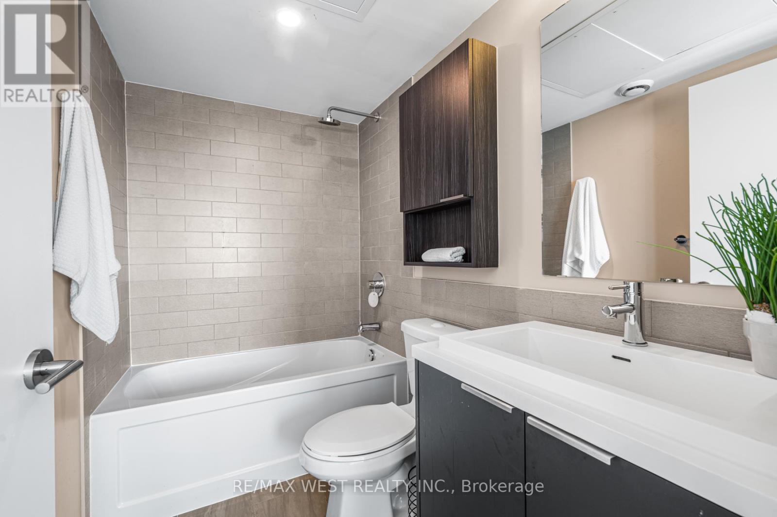 1405 - 6 Sonic Way, Toronto, Ontario  M3C 0P1 - Photo 8 - C12437760
