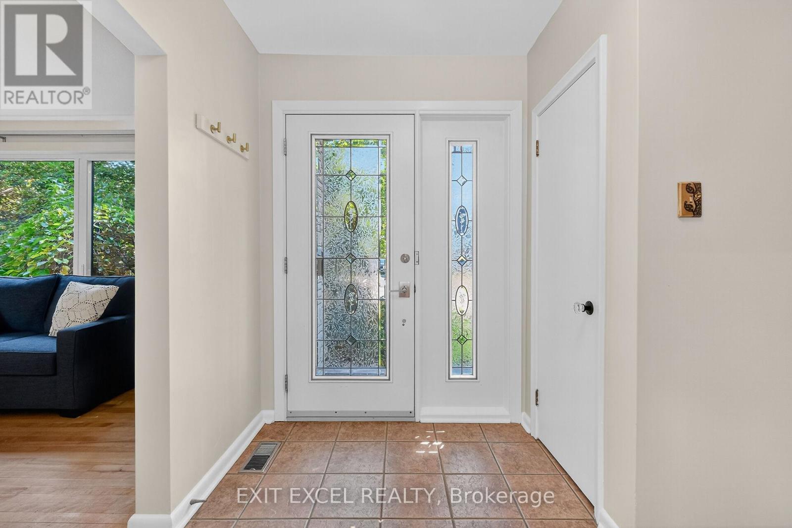799 Quinlan Road, Ottawa, Ontario  K1G 1R8 - Photo 4 - X12438574