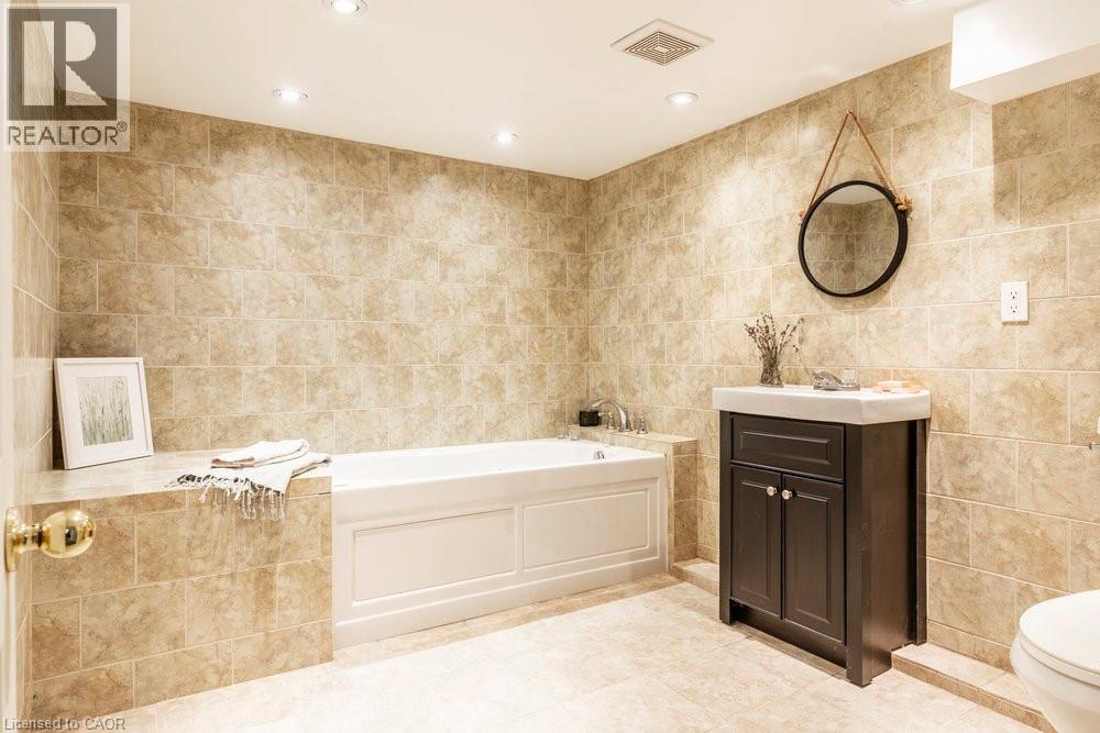 80 East 39th Street, Hamilton, Ontario  L8V 4H3 - Photo 13 - 40775449