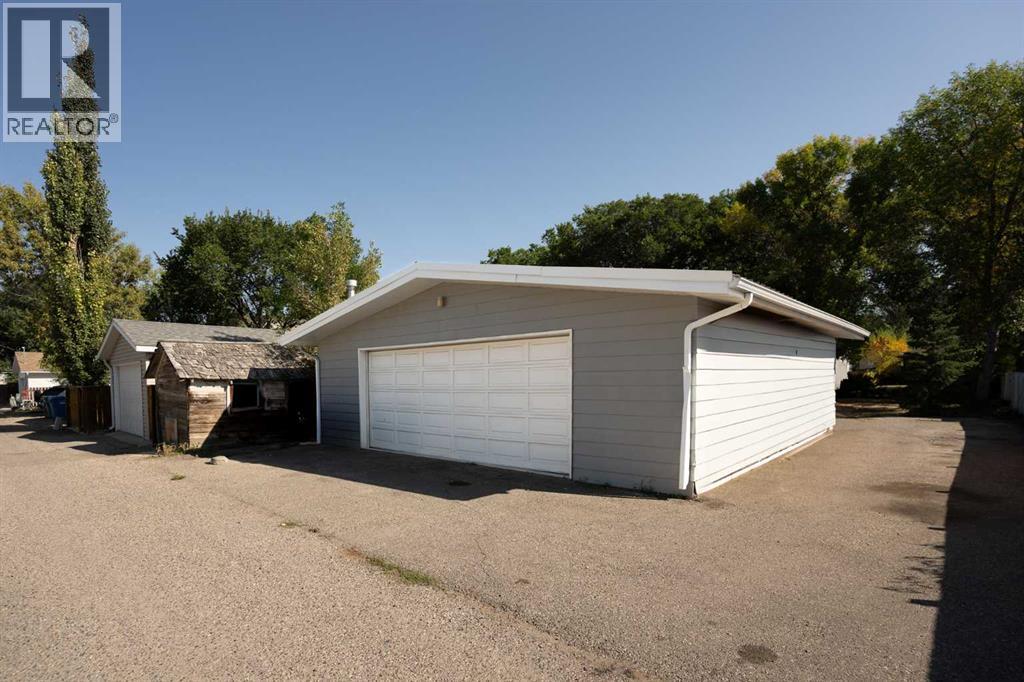 730 17 Street N, Lethbridge, Alberta  T1H 3E1 - Photo 32 - A2257807