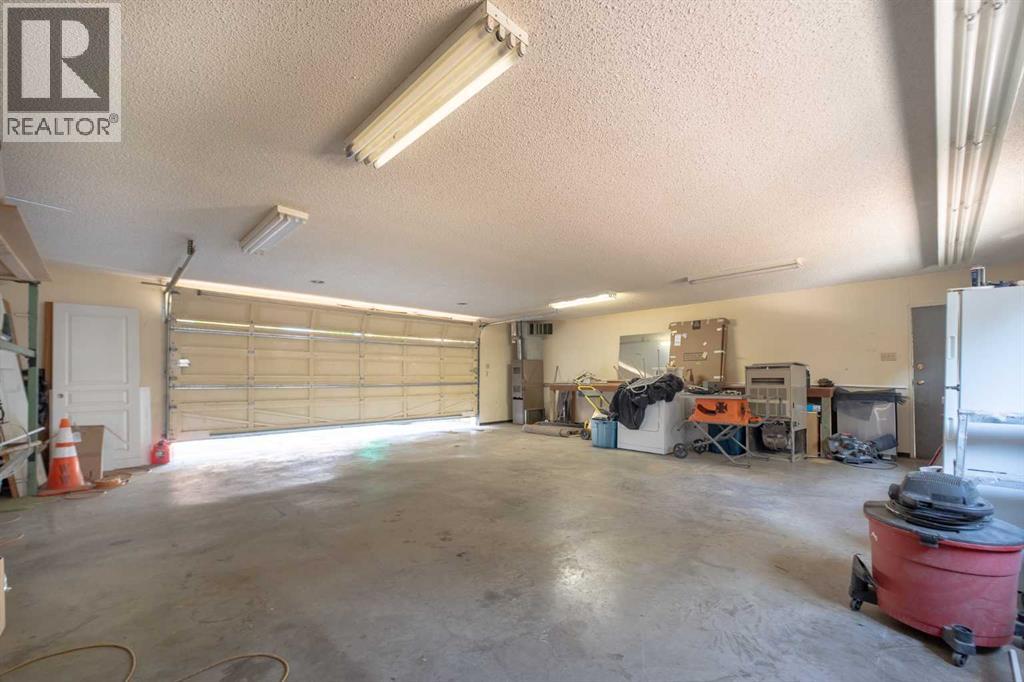 730 17 Street N, Lethbridge, Alberta  T1H 3E1 - Photo 38 - A2257807
