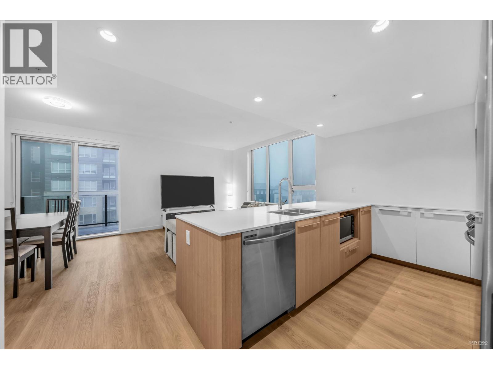 403 9888 University Crescent, Burnaby, British Columbia  V5A 0G4 - Photo 1 - R3054139