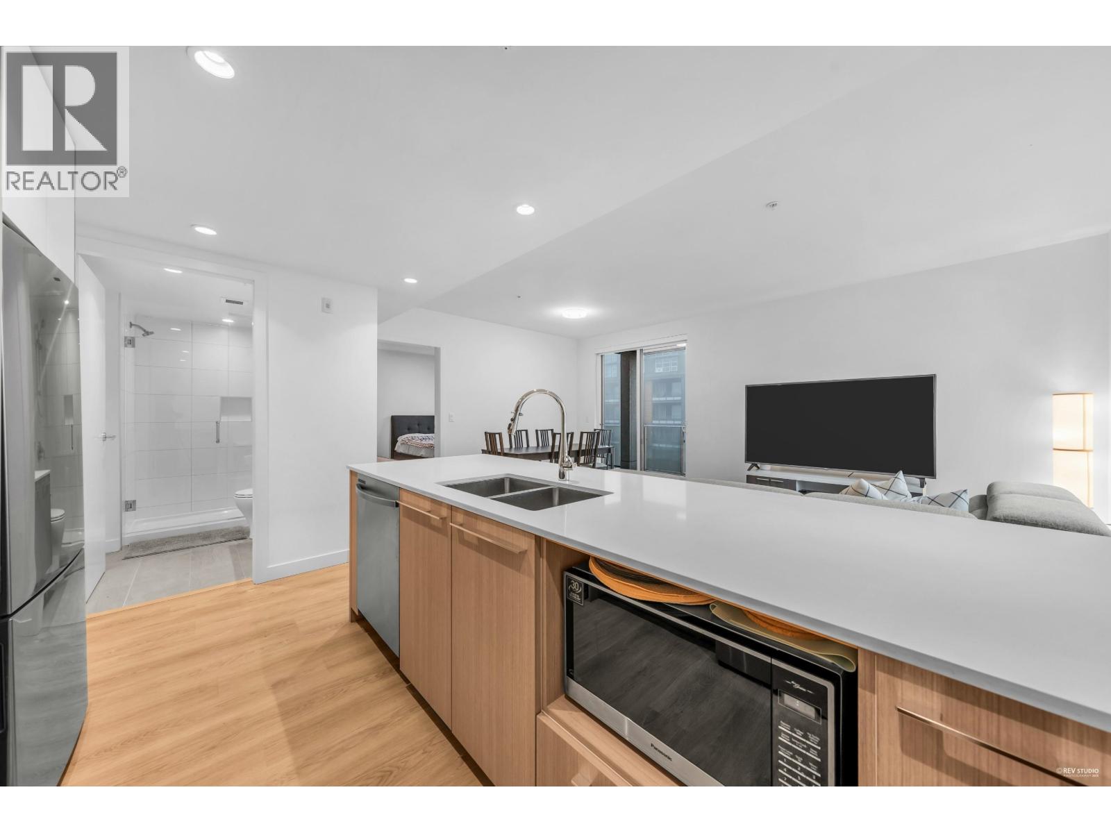 403 9888 University Crescent, Burnaby, British Columbia  V5A 0G4 - Photo 2 - R3054139