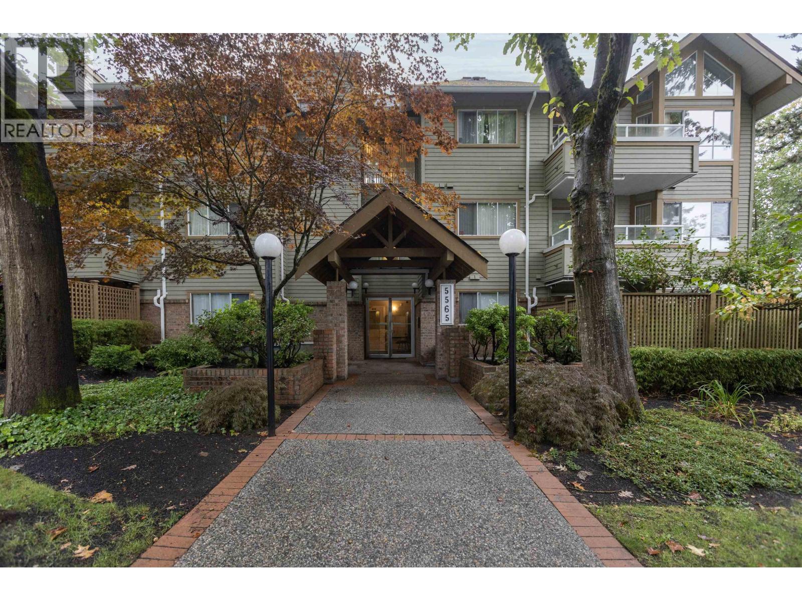 205 5565 Inman Avenue, Burnaby, British Columbia  V5H 2M2 - Photo 1 - R3054146