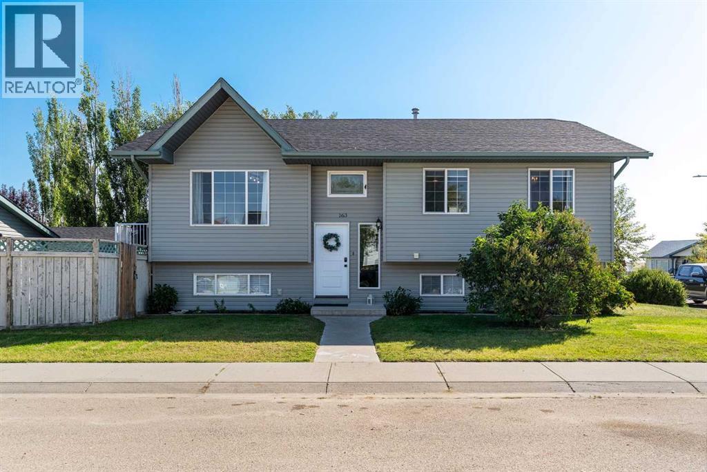 163 Strathaven Crescent, Strathmore, Alberta