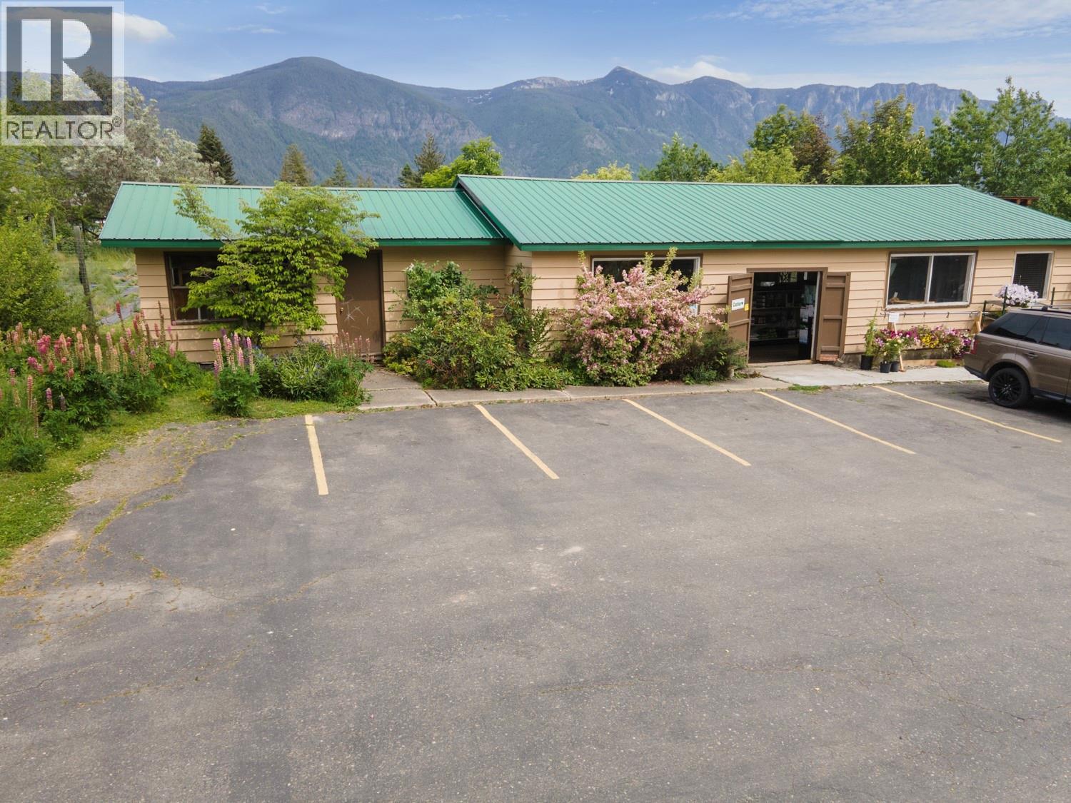 2915 3 Highway, Creston, British Columbia  V0B 1G1 - Photo 4 - 10364282