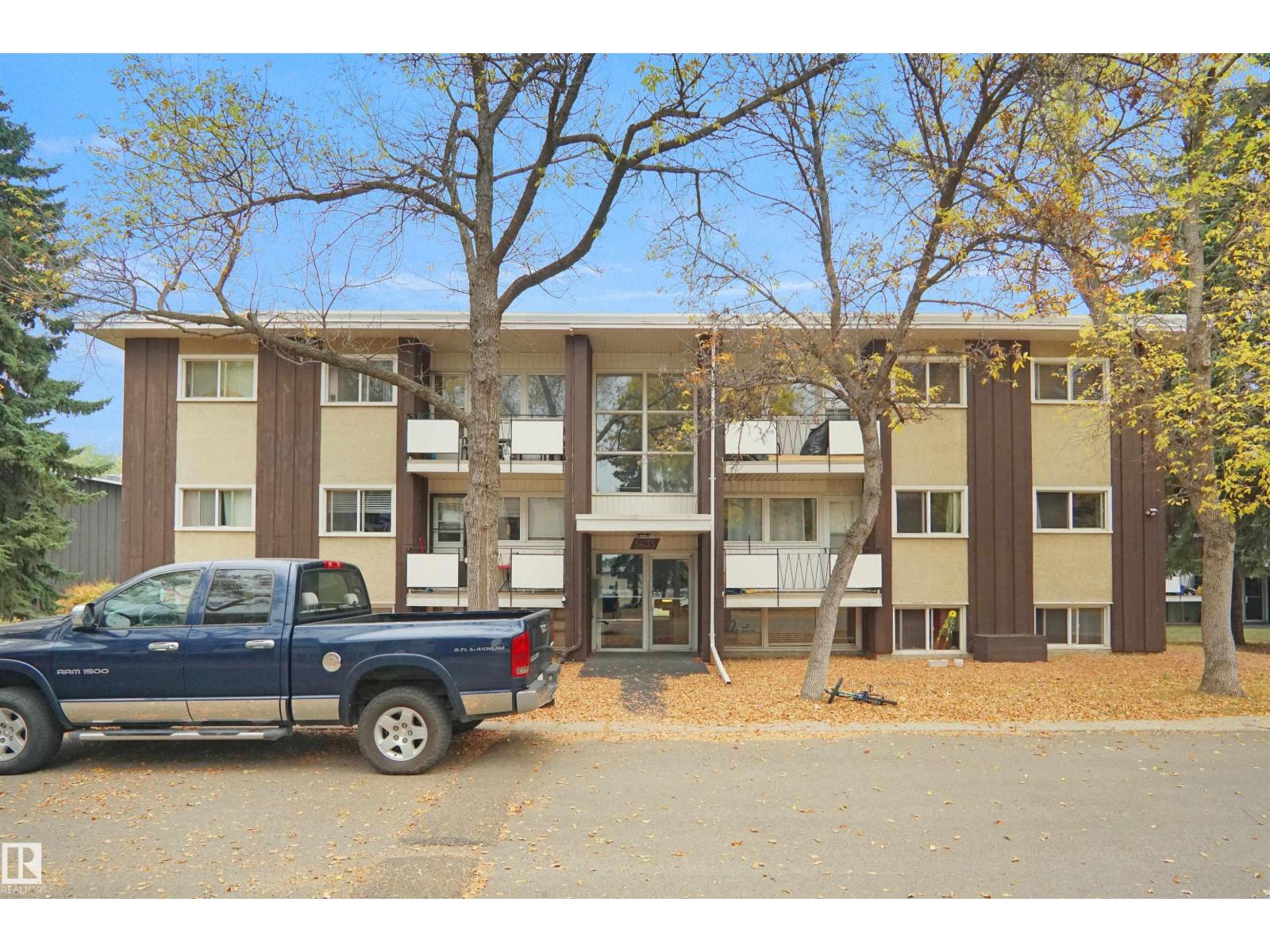 #1 5635 105 St Nw, Edmonton, Alberta  T6H 2N2 - Photo 2 - E4460306