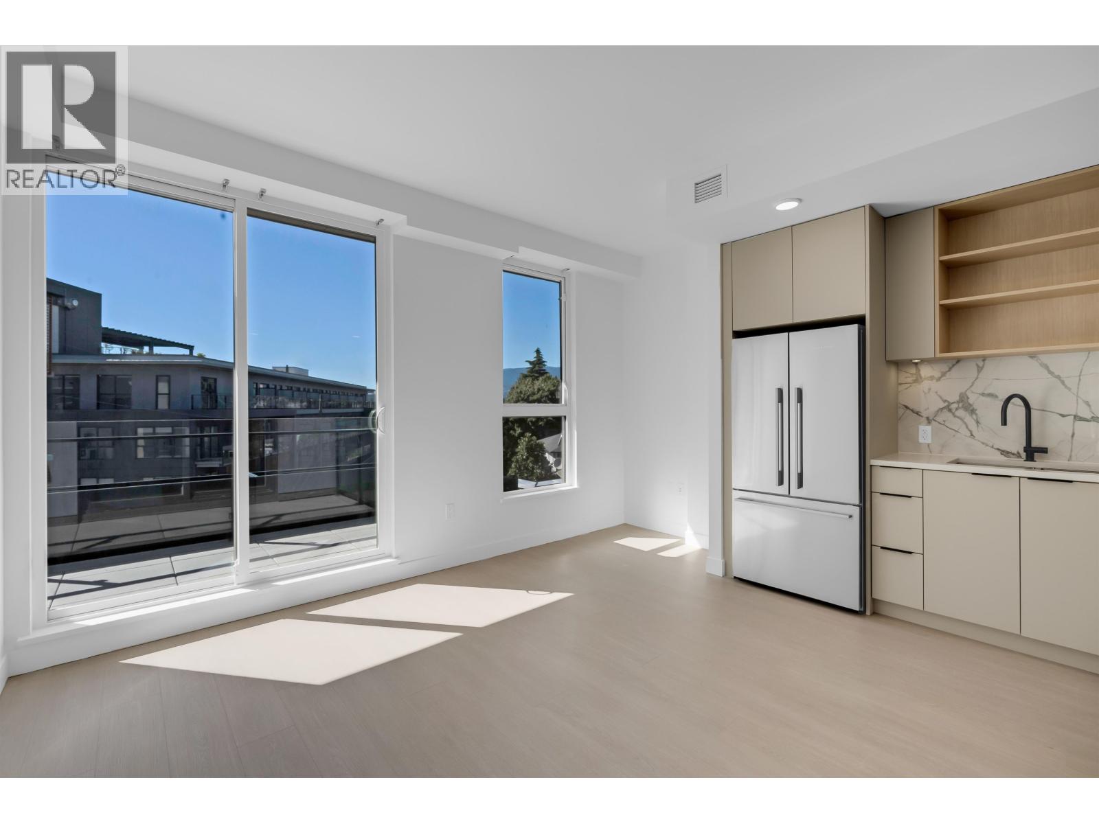 301N 343 ST. DAVIDS AVENUE, North Vancouver, British Columbia