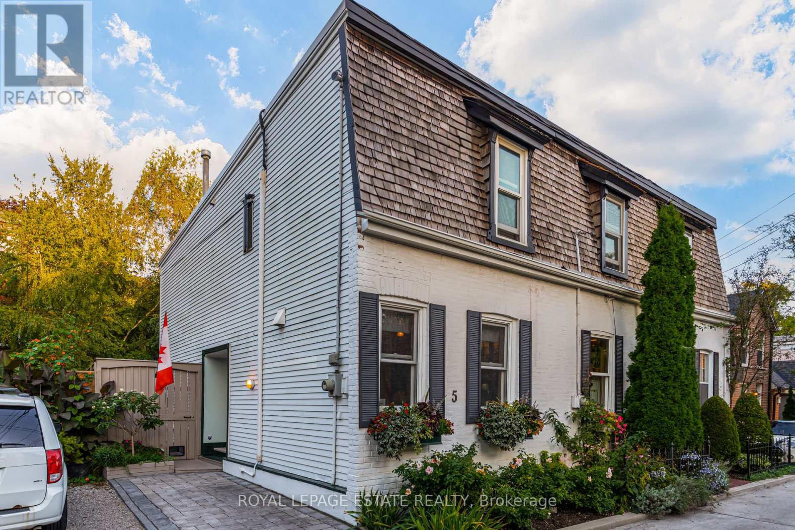 5 Woodstock Place, Toronto, Ontario  M4X 1T7 - Photo 1 - C12438599