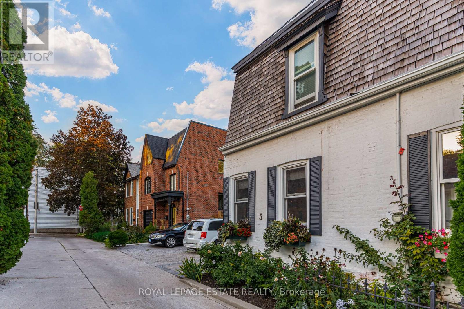 5 Woodstock Place, Toronto, Ontario  M4X 1T7 - Photo 2 - C12438599