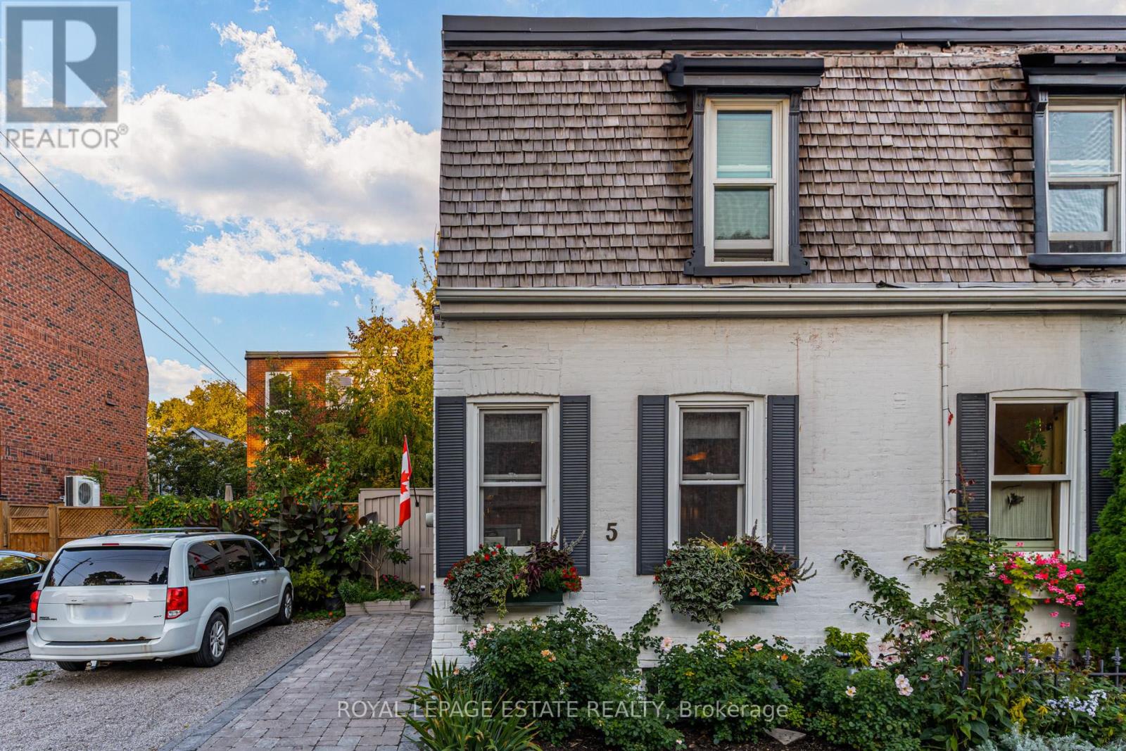 5 Woodstock Place, Toronto, Ontario  M4X 1T7 - Photo 3 - C12438599