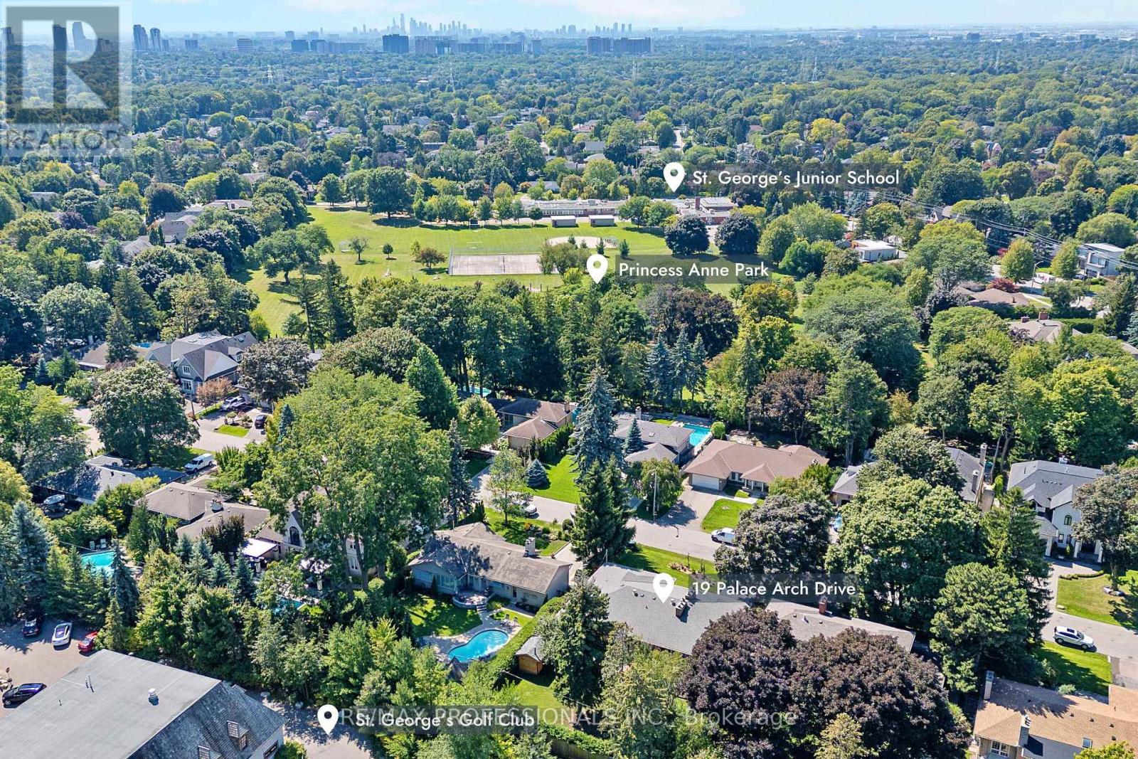 19 Palace Arch Drive, Toronto, Ontario  M9A 2R9 - Photo 50 - W12437132