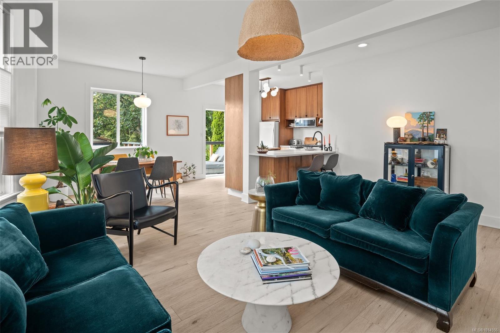914/916 Russell St, Victoria, British Columbia  V9A 3K9 - Photo 6 - 1014556