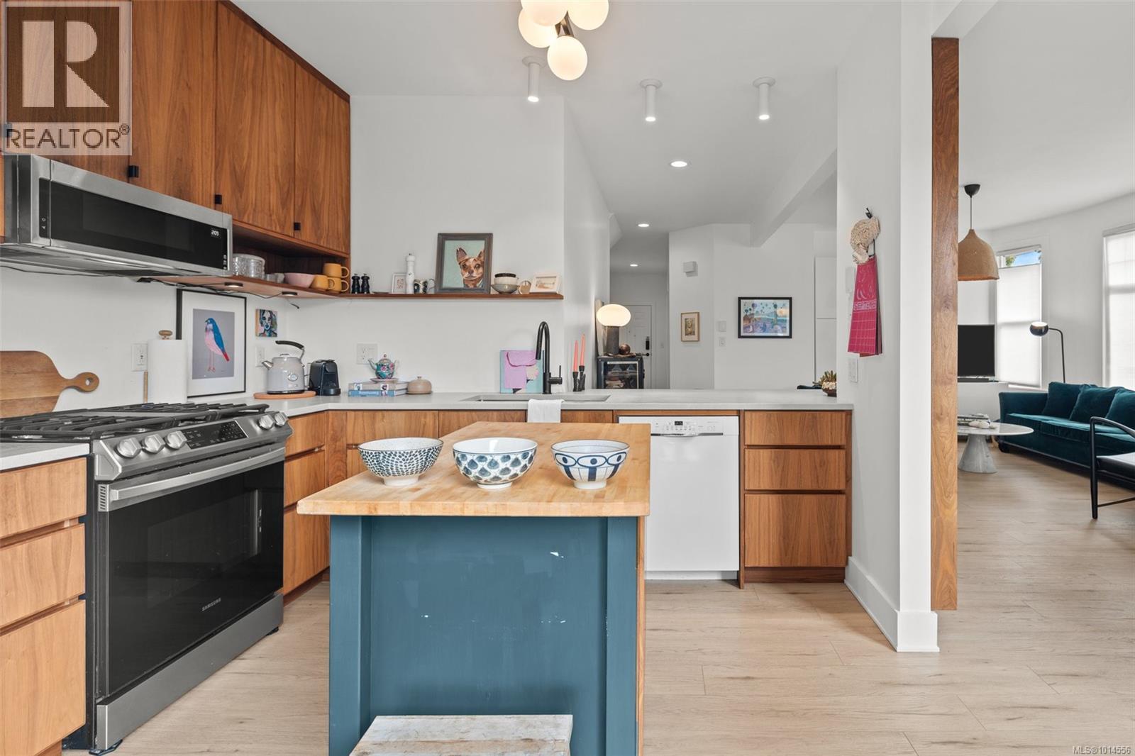 914/916 Russell St, Victoria, British Columbia  V9A 3K9 - Photo 11 - 1014556