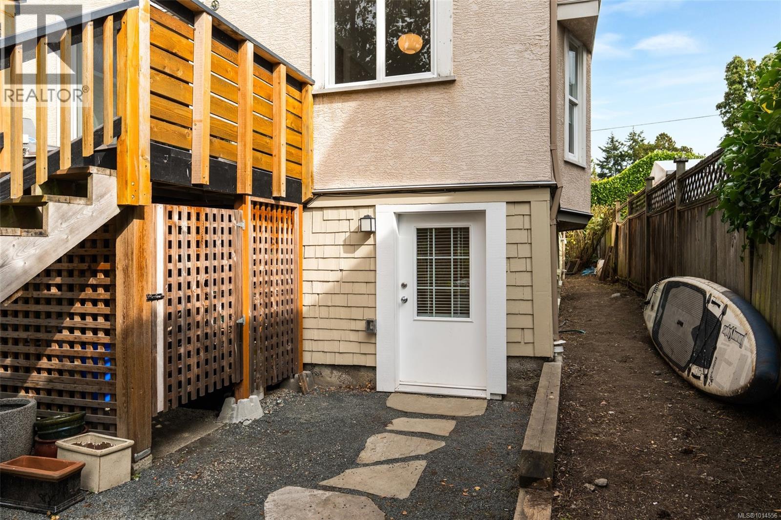 914/916 Russell St, Victoria, British Columbia  V9A 3K9 - Photo 37 - 1014556