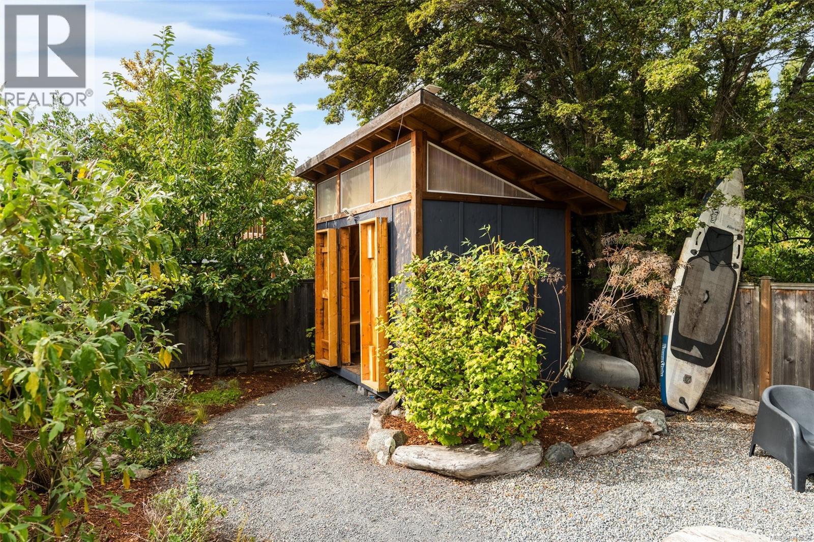 914/916 Russell St, Victoria, British Columbia  V9A 3K9 - Photo 45 - 1014556