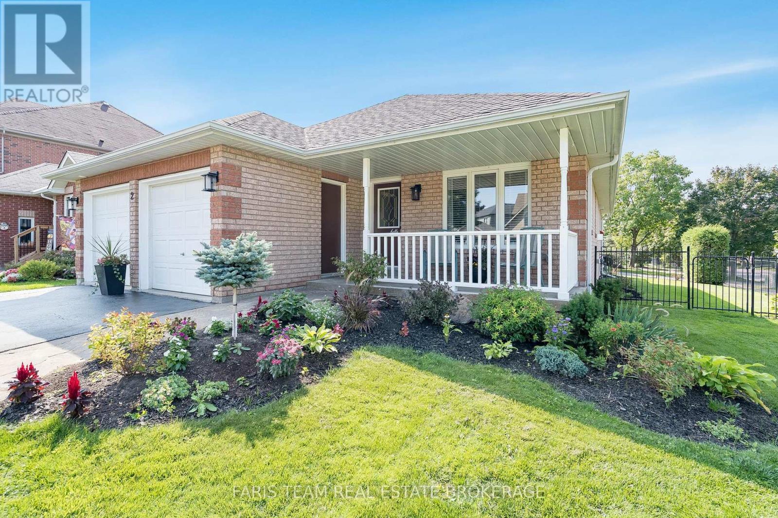 2 Forest Edge Crescent, East Gwillimbury, Ontario  L9N 1R8 - Photo 3 - N12438582