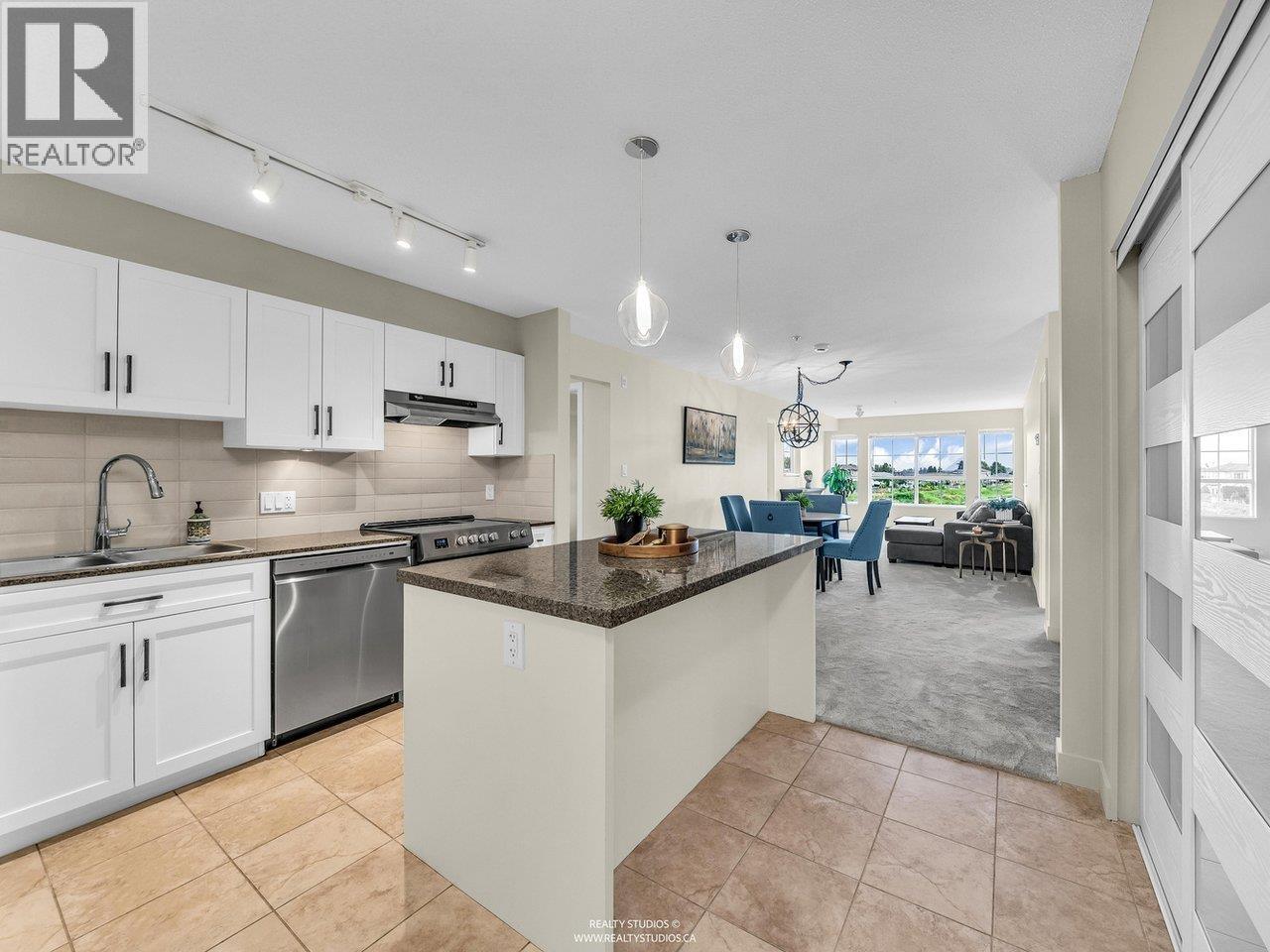 225 19673 Meadow Gardens Way, Pitt Meadows, British Columbia  V3Y 0A1 - Photo 2 - R3054147