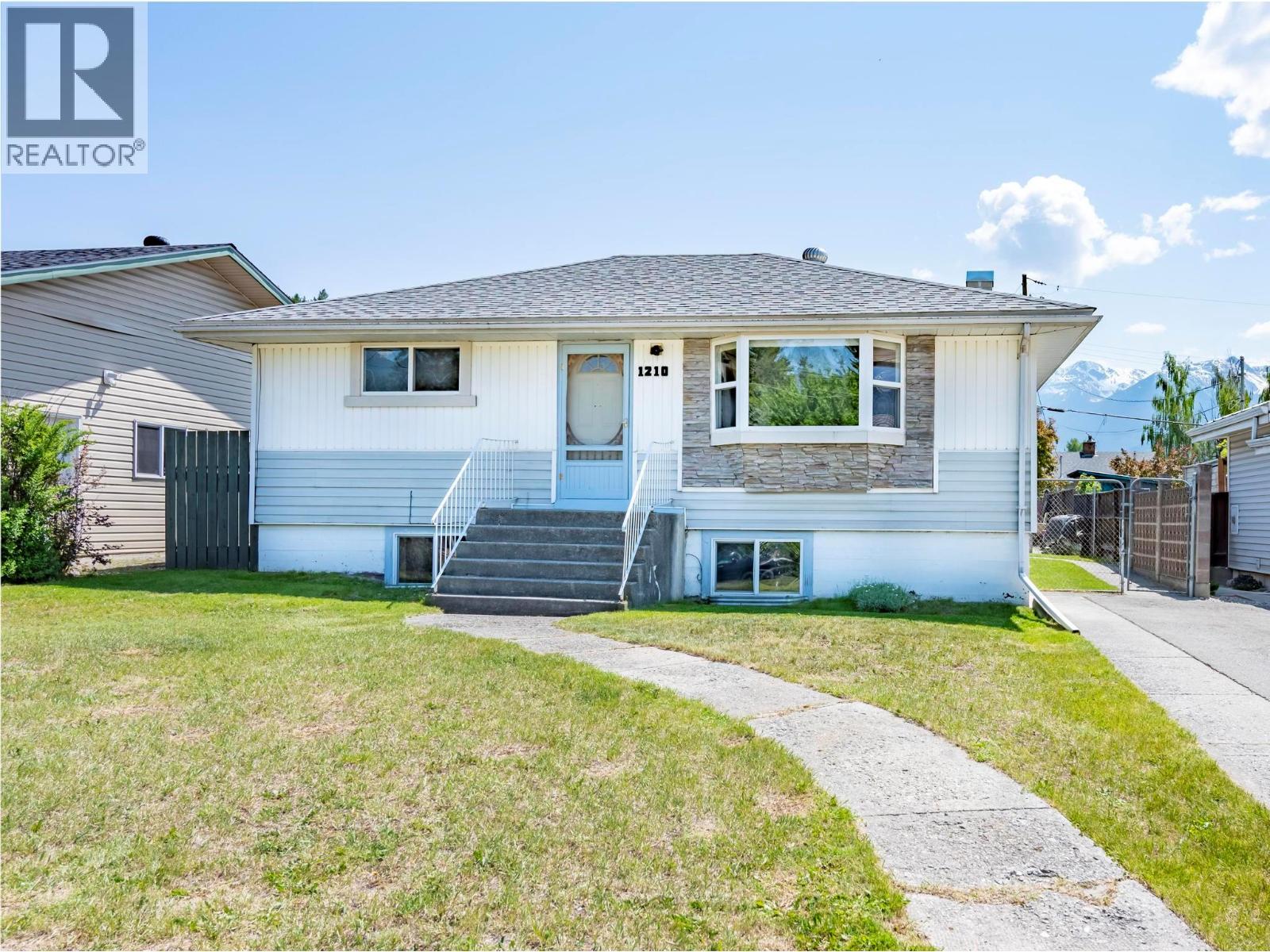 1210 12th Street S, Golden, British Columbia  V0A 1H0 - Photo 3 - 10351340