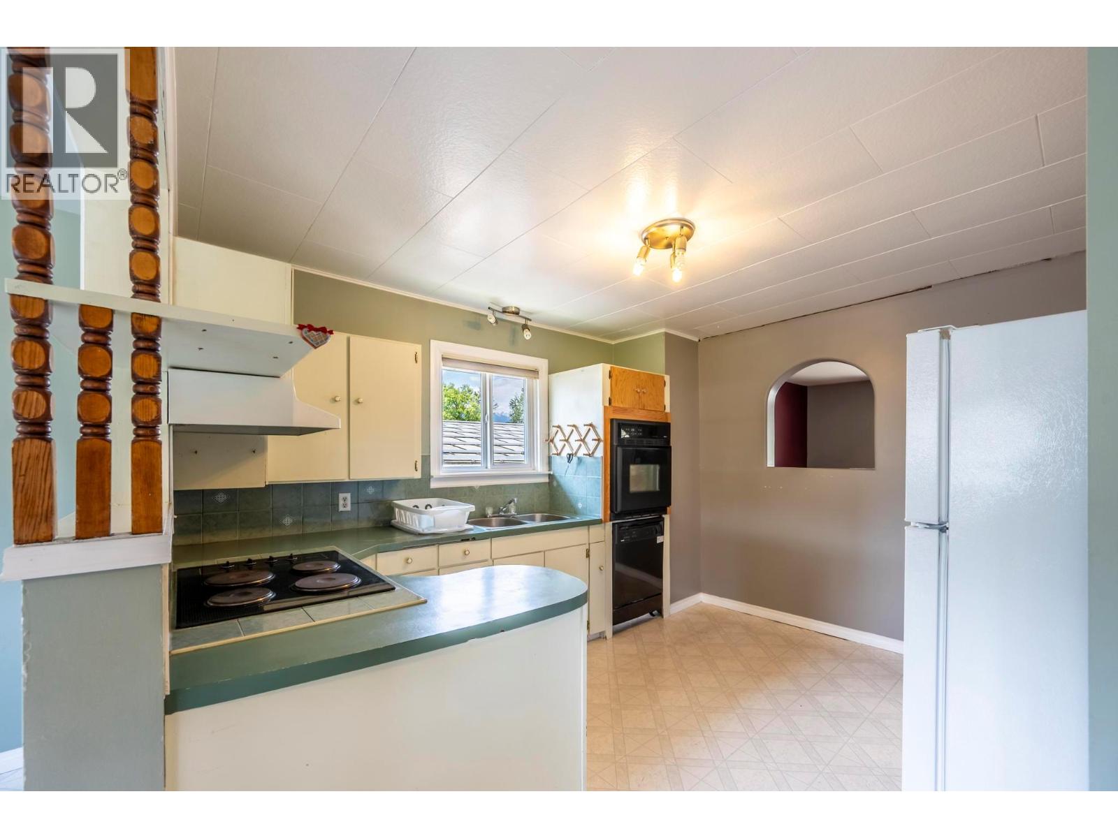 1210 12th Street S, Golden, British Columbia  V0A 1H0 - Photo 9 - 10351340