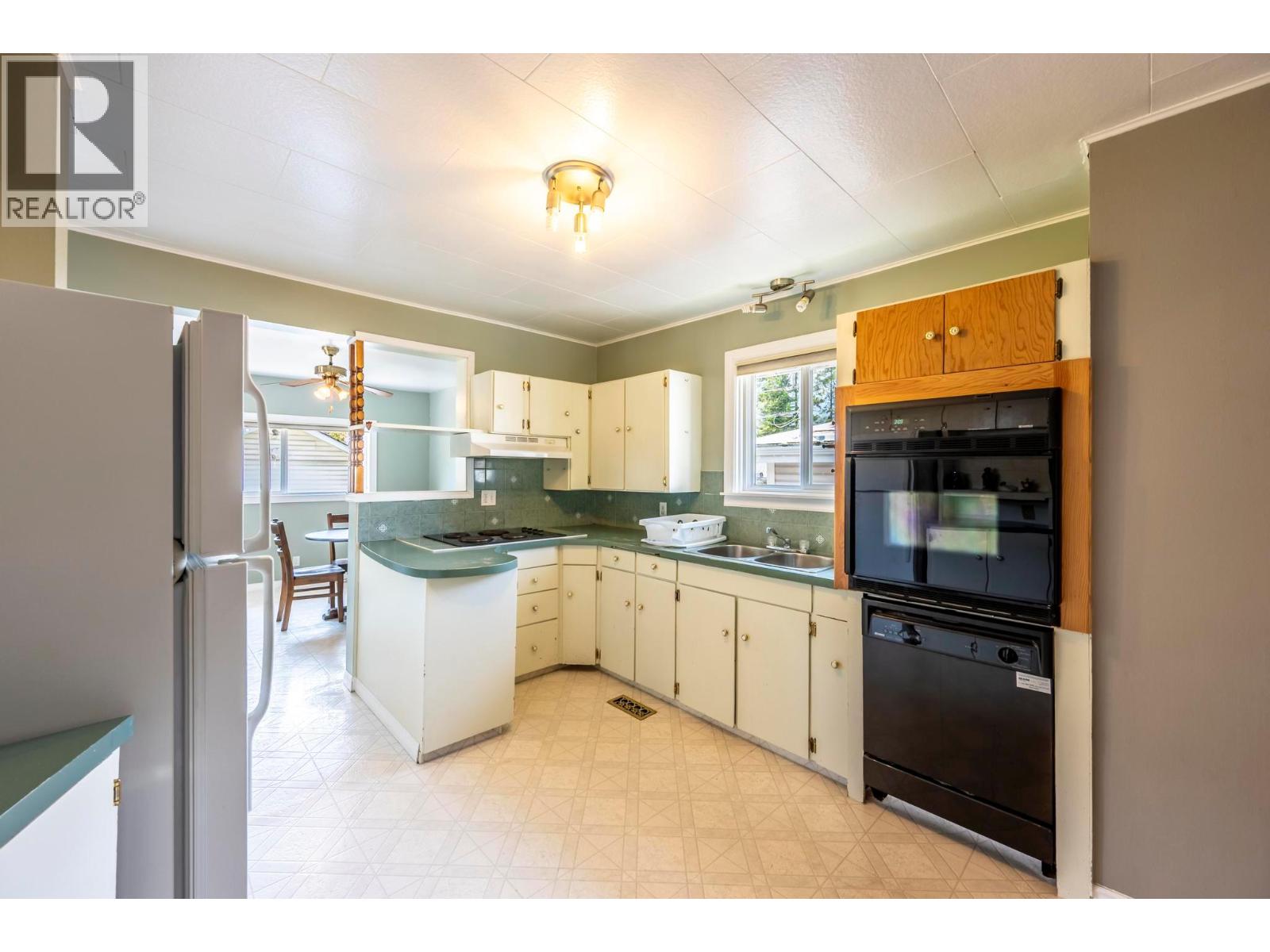 1210 12th Street S, Golden, British Columbia  V0A 1H0 - Photo 12 - 10351340