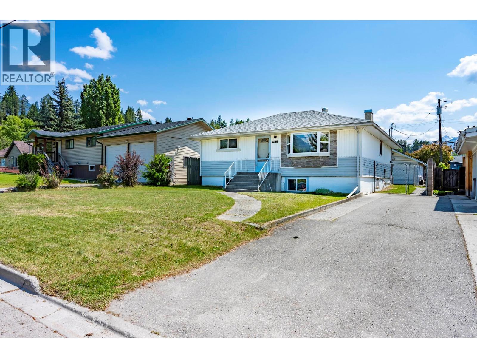 1210 12th Street S, Golden, British Columbia  V0A 1H0 - Photo 2 - 10351340