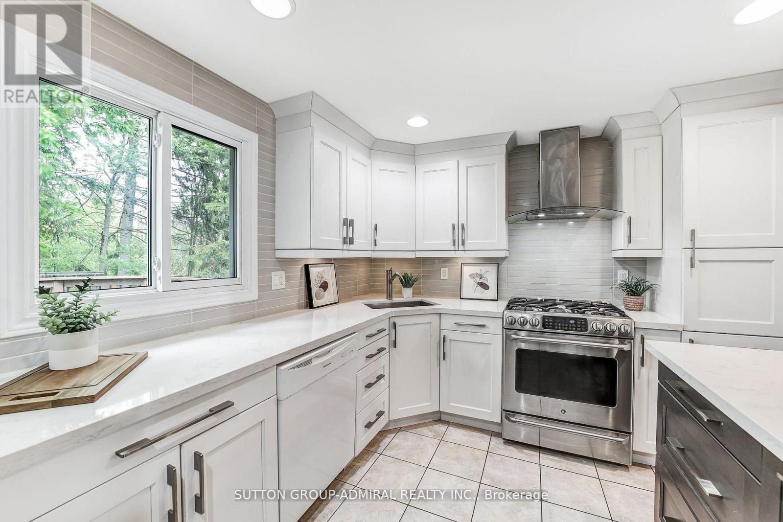 14 Chippawa Court, Barrie, Ontario  L4M 5N8 - Photo 18 - S12432576