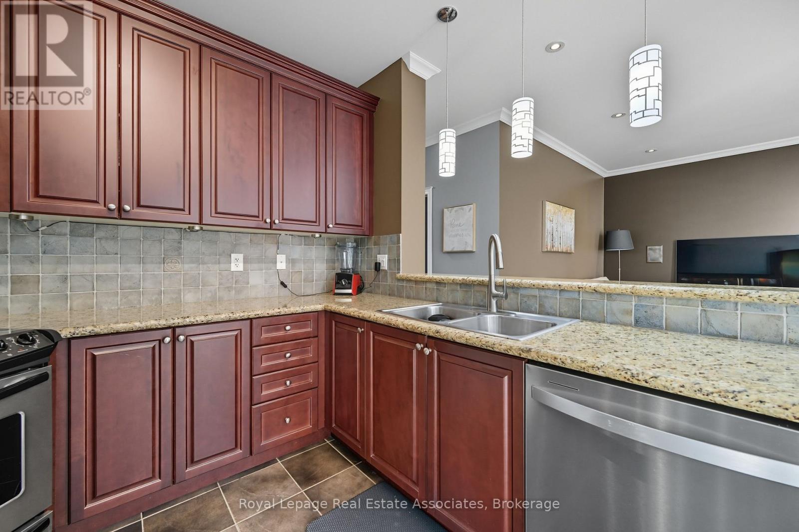 3335 Whilabout Terrace, Oakville, Ontario  L6L 0A8 - Photo 10 - W12438576