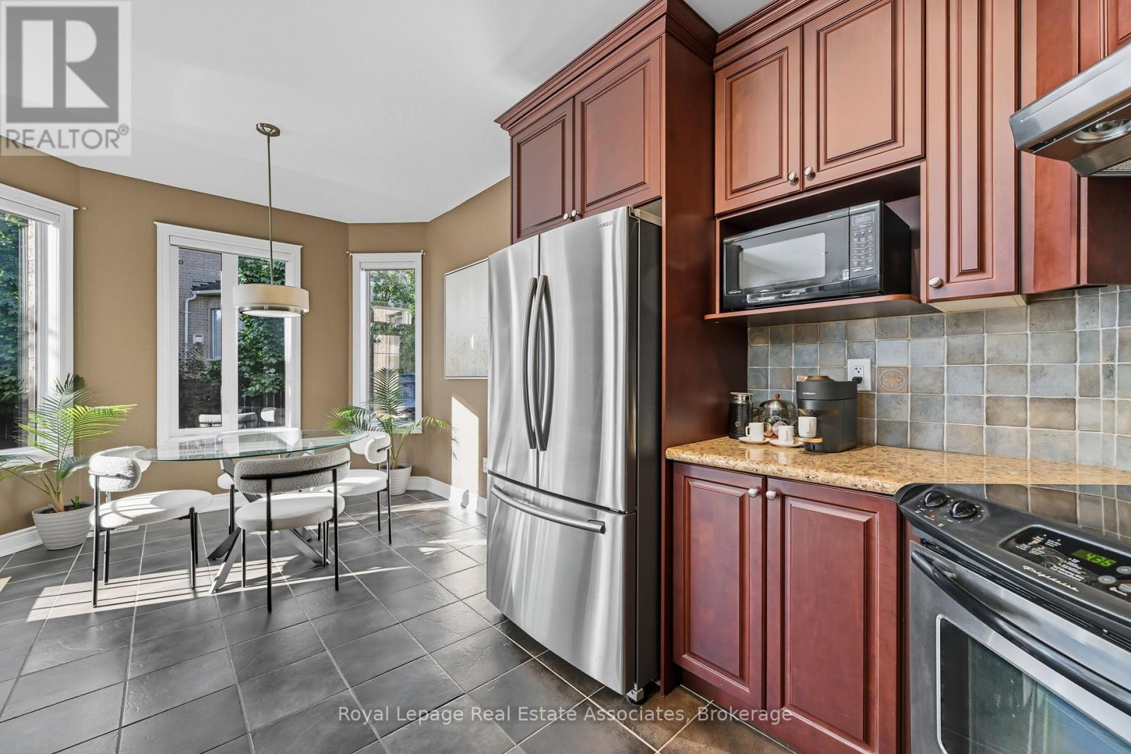 3335 Whilabout Terrace, Oakville, Ontario  L6L 0A8 - Photo 11 - W12438576