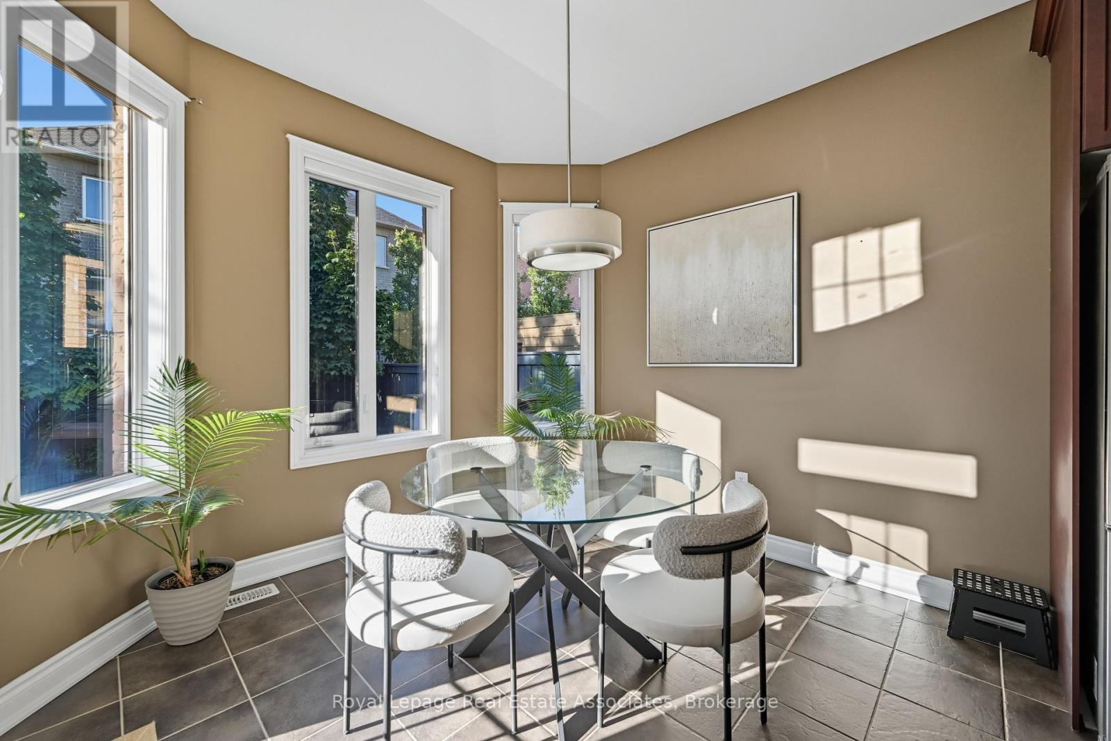 3335 Whilabout Terrace, Oakville, Ontario  L6L 0A8 - Photo 12 - W12438576