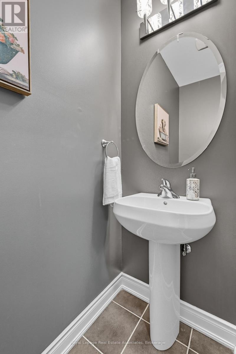 3335 Whilabout Terrace, Oakville, Ontario  L6L 0A8 - Photo 19 - W12438576