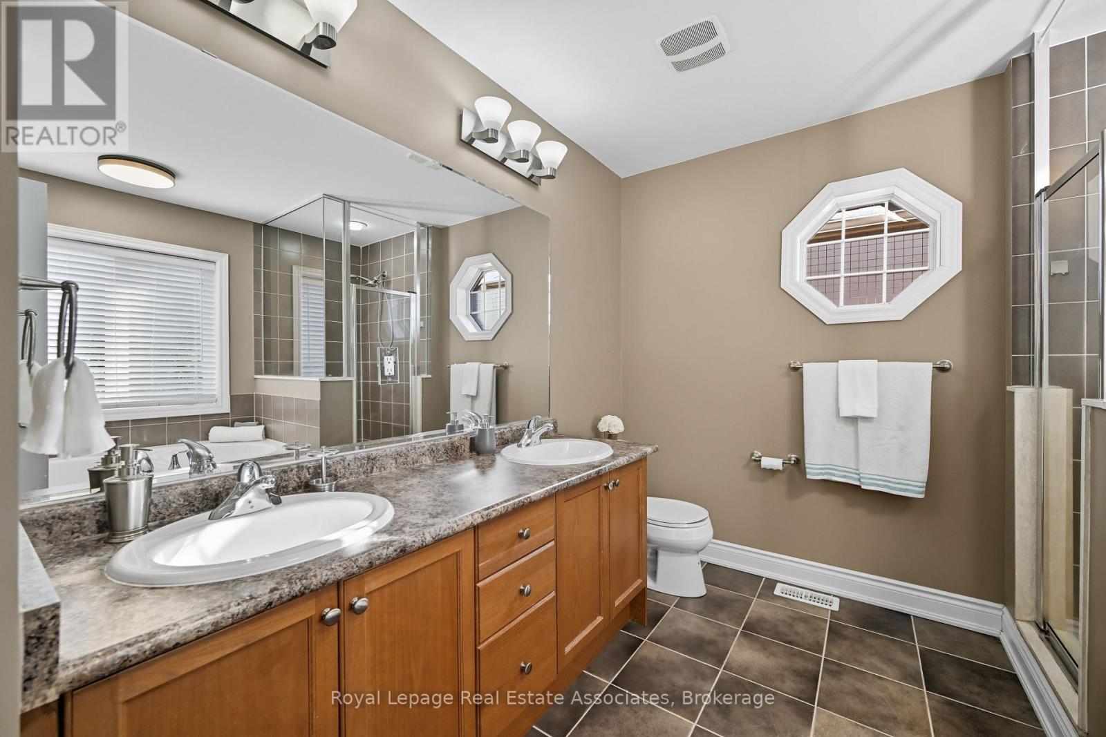 3335 Whilabout Terrace, Oakville, Ontario  L6L 0A8 - Photo 25 - W12438576