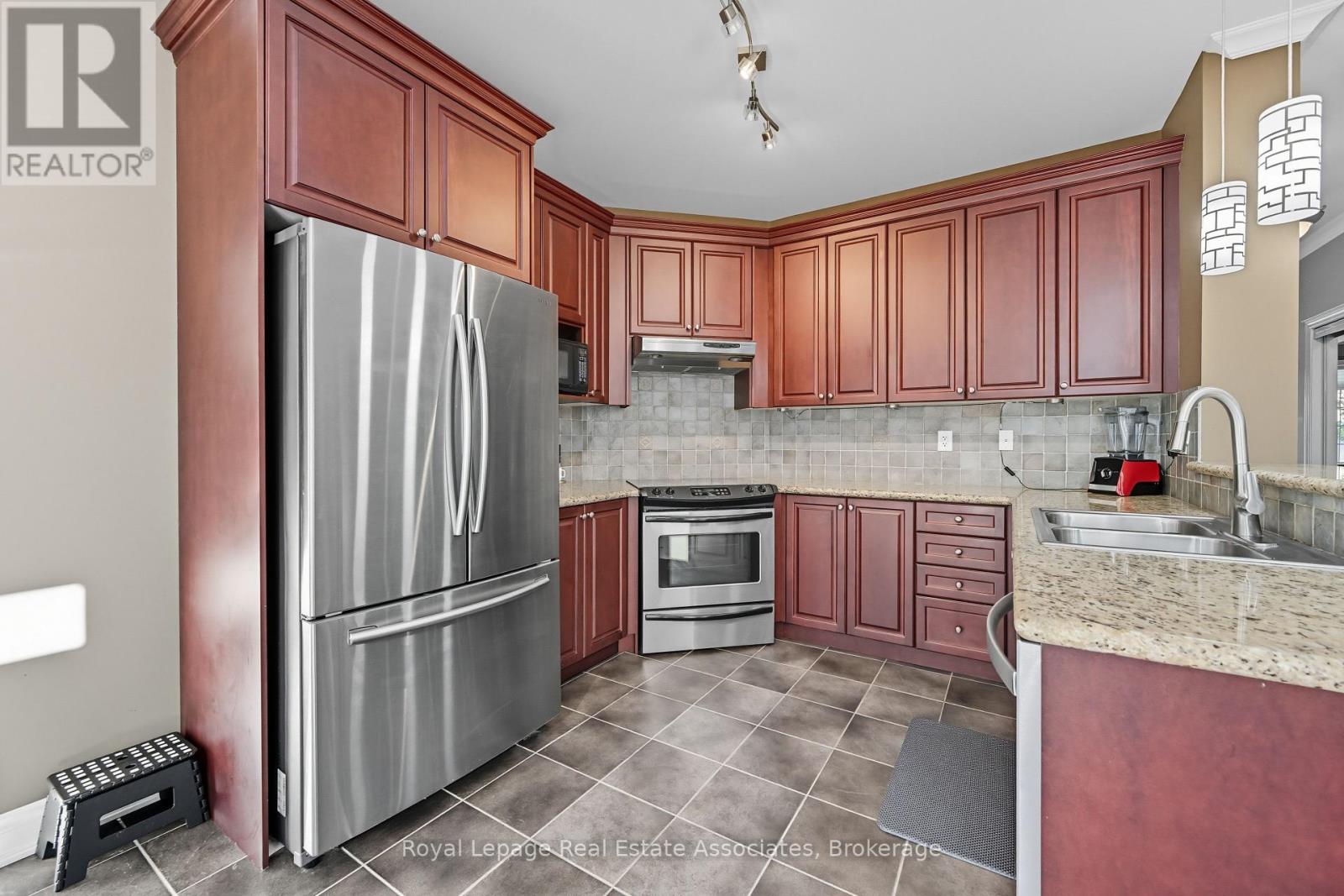 3335 Whilabout Terrace, Oakville, Ontario  L6L 0A8 - Photo 9 - W12438576