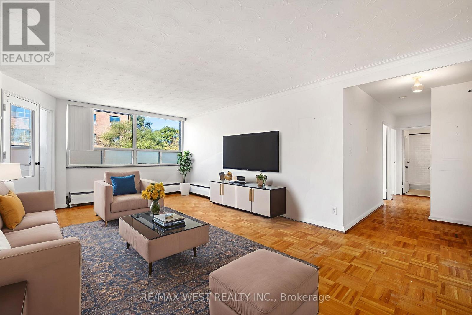 35 - 8 Kinsdale Boulevard, Toronto (Stonegate-Queensway), Ontario  M8Y 1T9 - Photo 2 - W12438578