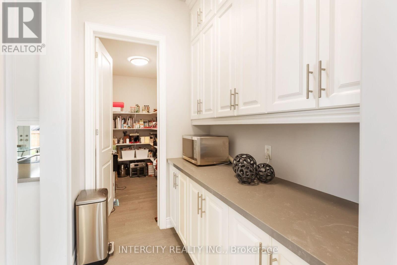 61 Degrey Drive, Brampton, Ontario  L6P 4L7 - Photo 37 - W12438579