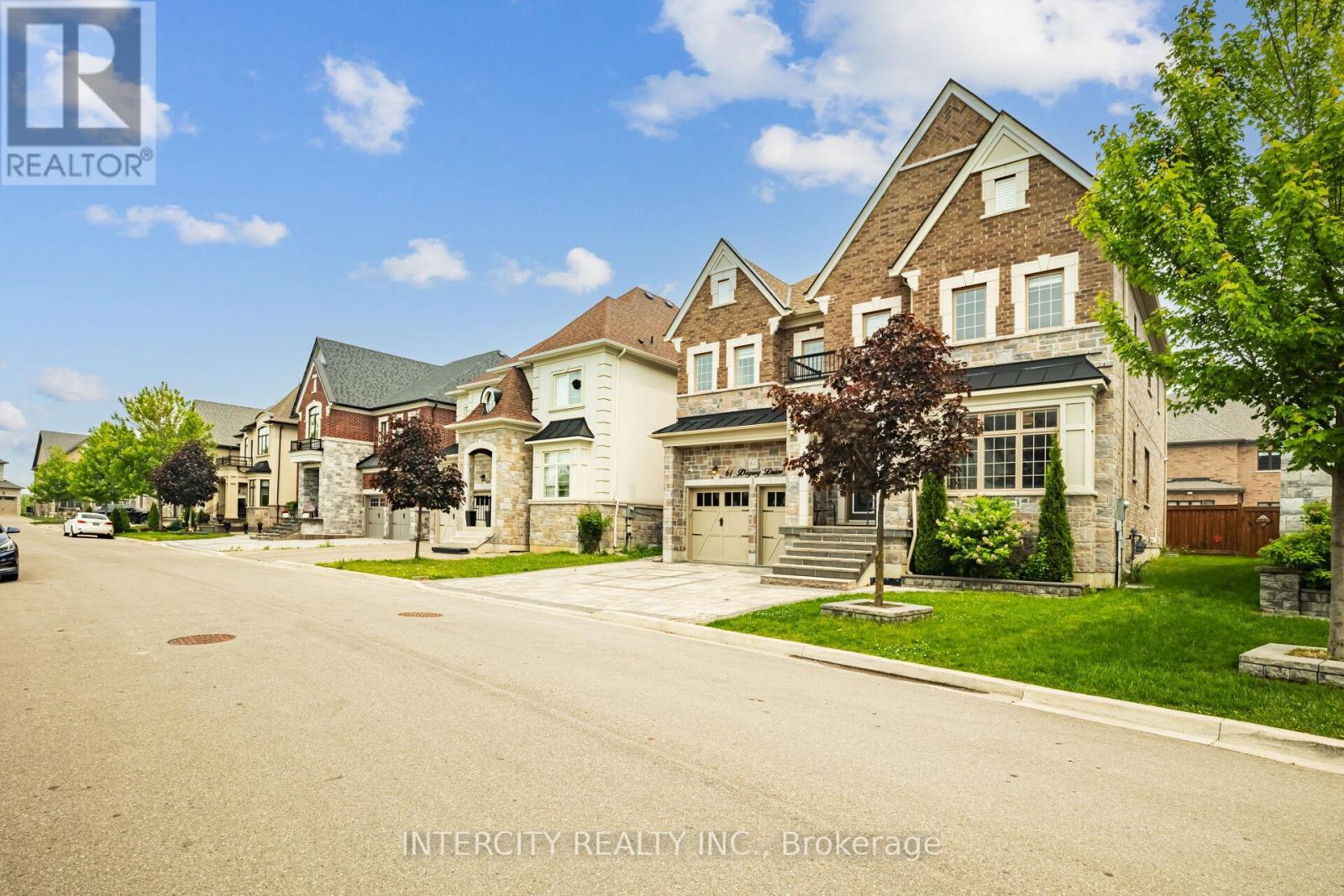 61 Degrey Drive, Brampton, Ontario  L6P 4L7 - Photo 6 - W12438579
