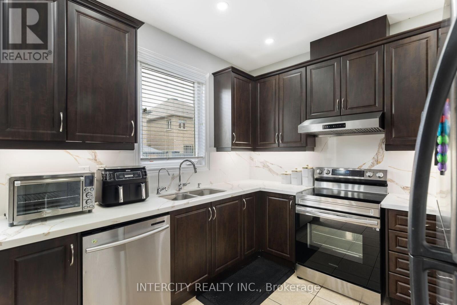 20 Vanderpool Crescent, Brampton, Ontario  L6P 3W9 - Photo 15 - W12438583
