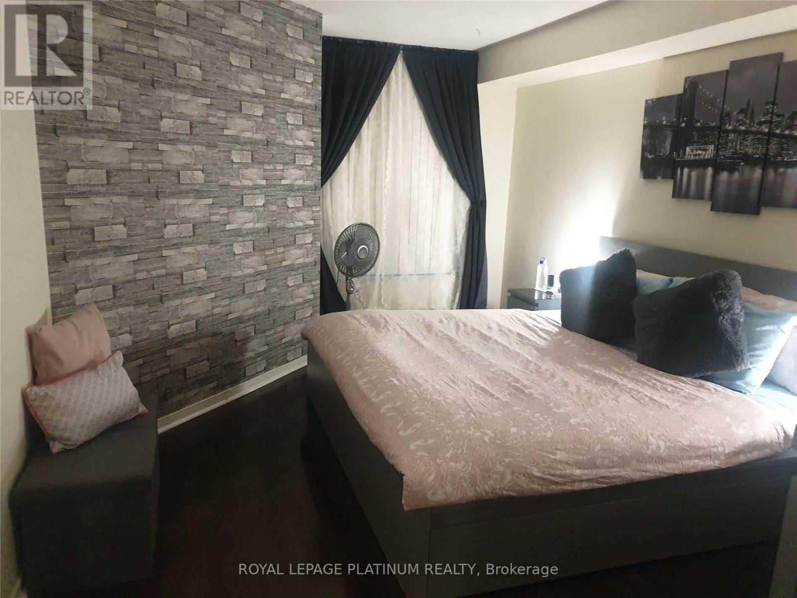 1402 - 250 Webb Drive, Mississauga, Ontario  L5B 3Z4 - Photo 10 - W12438588