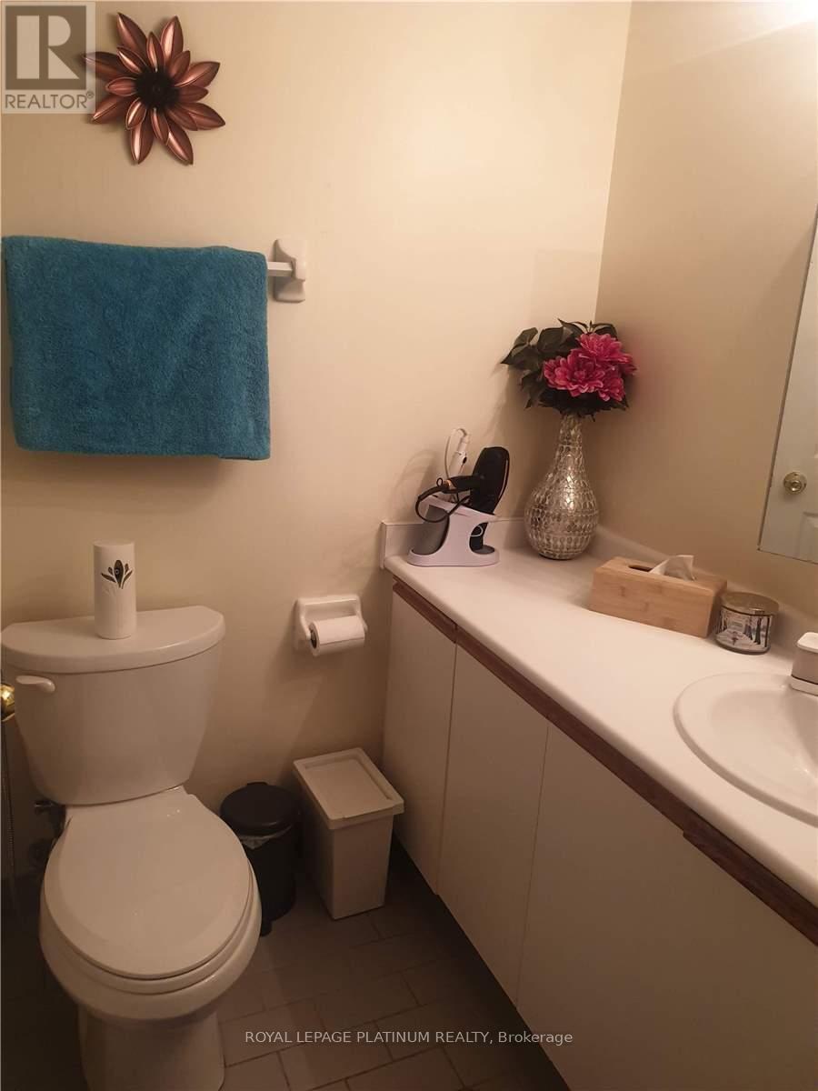 1402 - 250 Webb Drive, Mississauga, Ontario  L5B 3Z4 - Photo 12 - W12438588