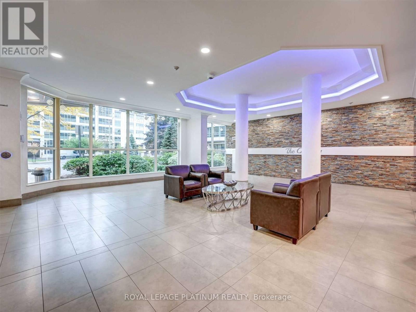 1402 - 250 Webb Drive, Mississauga, Ontario  L5B 3Z4 - Photo 2 - W12438588