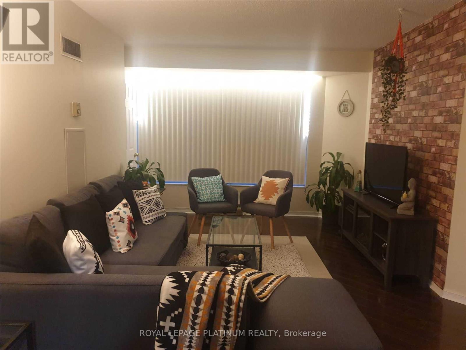 1402 - 250 Webb Drive, Mississauga, Ontario  L5B 3Z4 - Photo 7 - W12438588