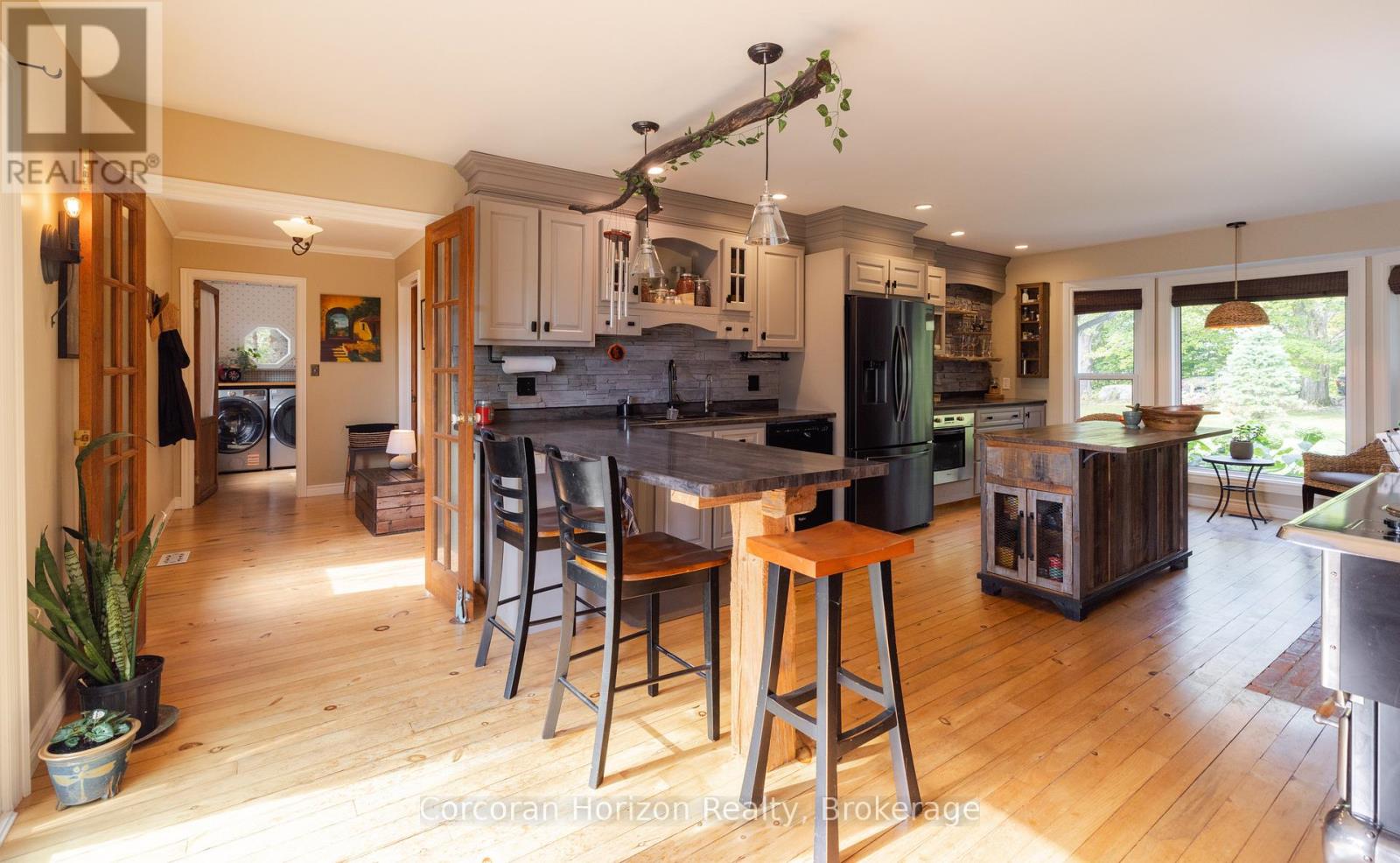 707 Peter Street W, Oro-Medonte, Ontario  L4R 4K3 - Photo 6 - S12438672