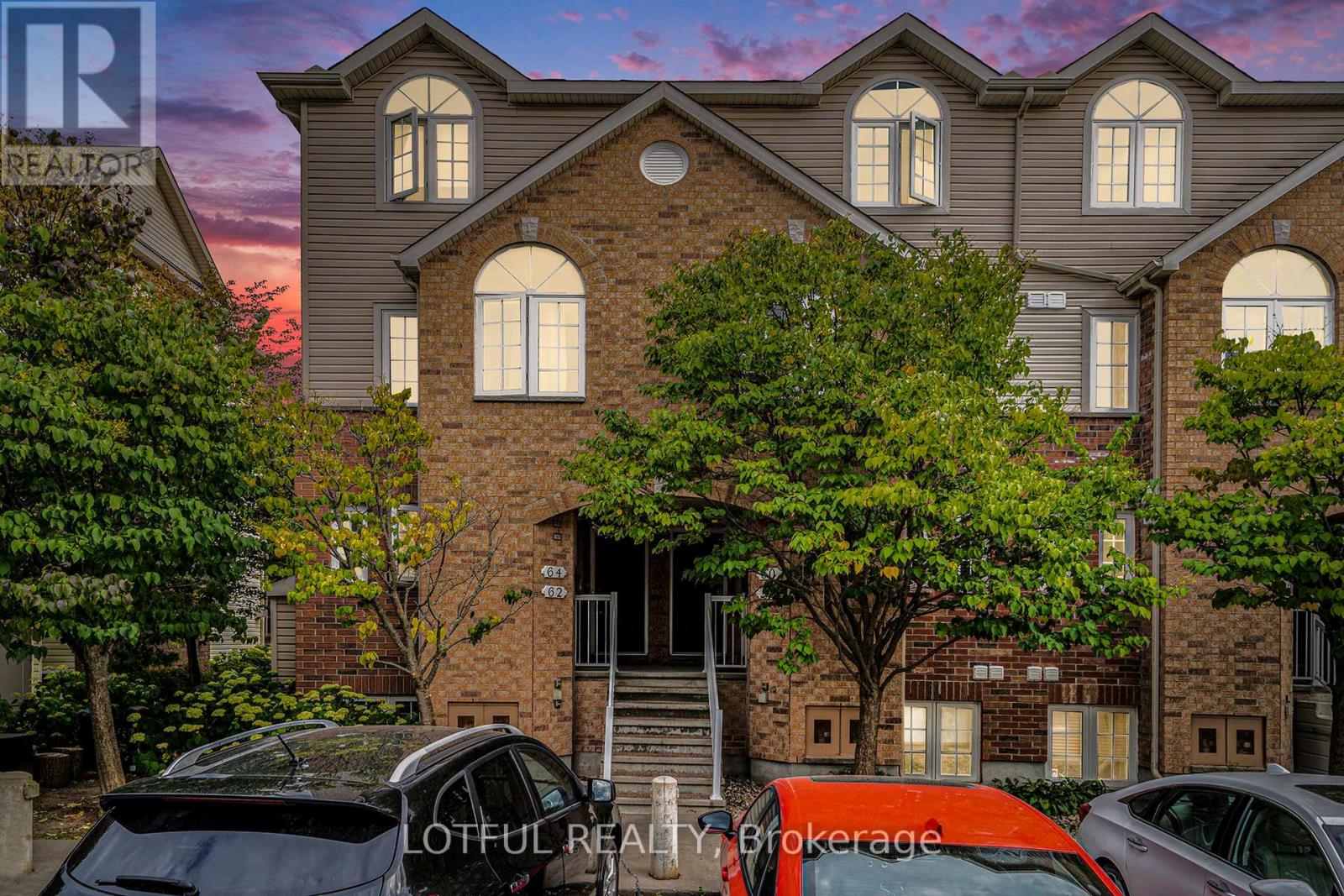 58 Steele Park Private, Ottawa, Ontario  K1J 0J2 - Photo 1 - X12425736