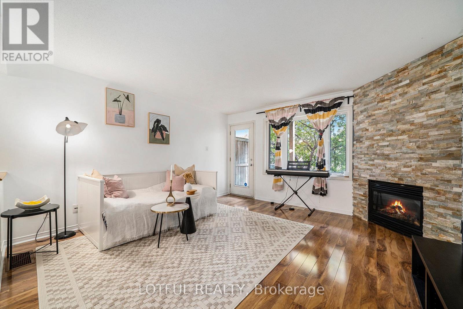 58 Steele Park Private, Ottawa, Ontario  K1J 0J2 - Photo 11 - X12425736