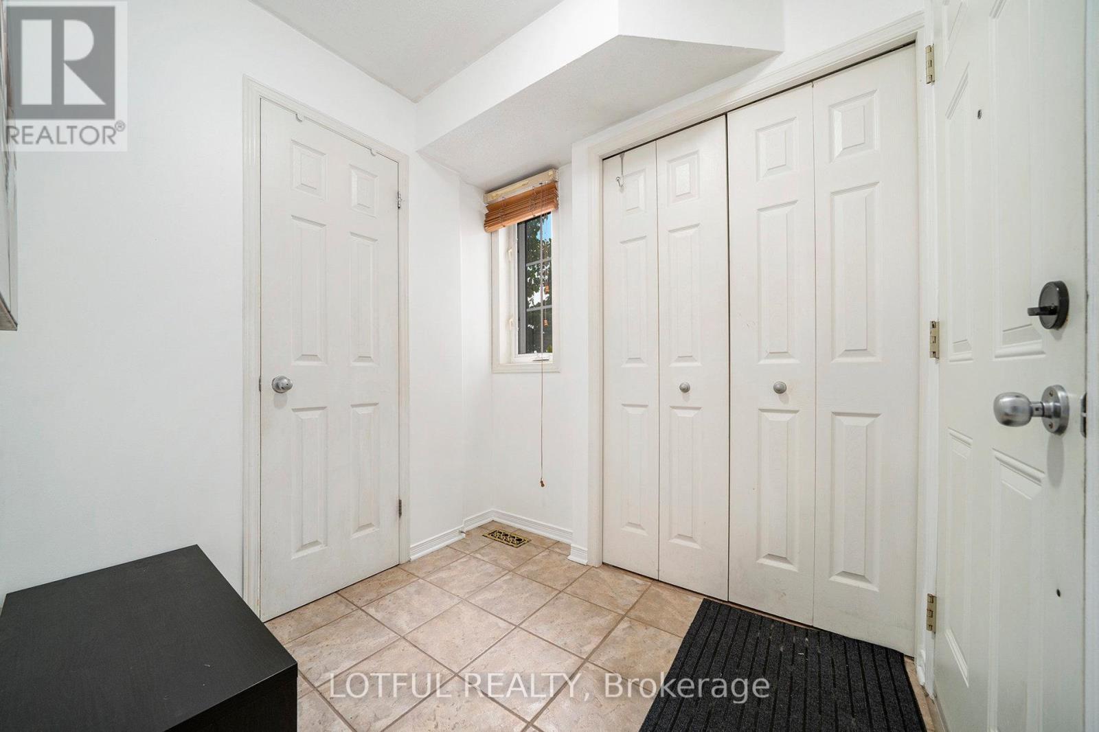 58 Steele Park Private, Ottawa, Ontario  K1J 0J2 - Photo 5 - X12425736